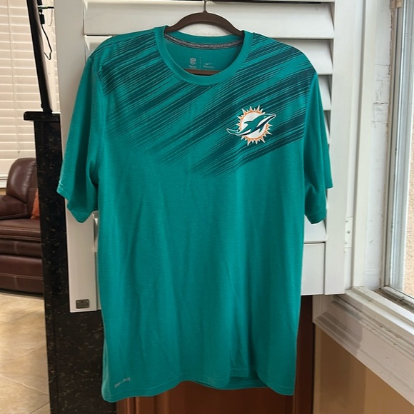 Men’s Miami Dolphins dri-fit shirt. - Picture 1 of 5